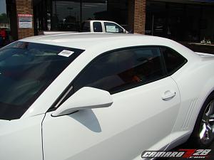 **SUMMIT WHITE** 2010 Camaros Spotted in US...on Detroit Dealer Lot!  PICS INSIDE!-2010camarowhite_2_2.jpg