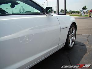 **SUMMIT WHITE** 2010 Camaros Spotted in US...on Detroit Dealer Lot!  PICS INSIDE!-2010camarowhite_2_11.jpg
