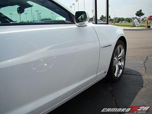 **SUMMIT WHITE** 2010 Camaros Spotted in US...on Detroit Dealer Lot!  PICS INSIDE!-2010camarowhite_2_11.jpg