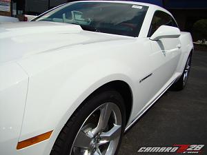 **SUMMIT WHITE** 2010 Camaros Spotted in US...on Detroit Dealer Lot!  PICS INSIDE!-2010camarowhite_2_14.jpg