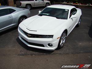**SUMMIT WHITE** 2010 Camaros Spotted in US...on Detroit Dealer Lot!  PICS INSIDE!-2010camarowhite_2_19.jpg